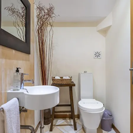 Casa Neves - By Wehost * פונשל