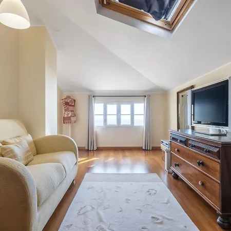 Casa Neves - By Wehost פונשל