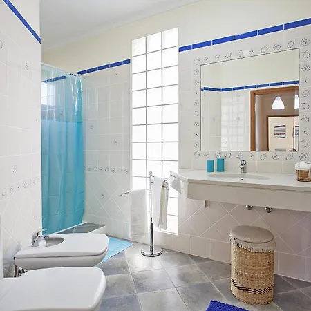 Casa Neves - By Wehost Casa vacanze *