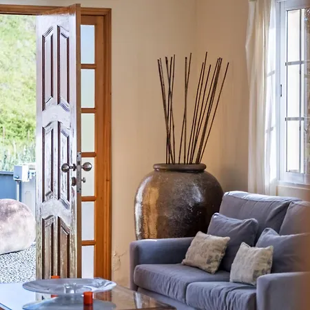 Casa Neves - By Wehost