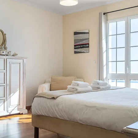Semesterbostad Casa Neves - By Wehost