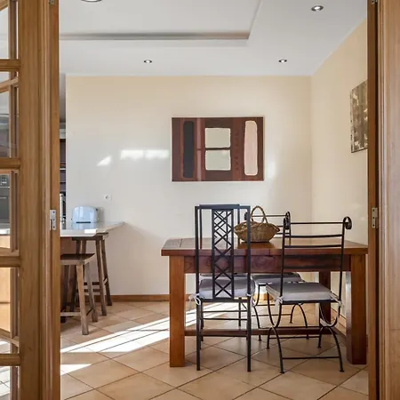 Semesterbostad Casa Neves - By Wehost *