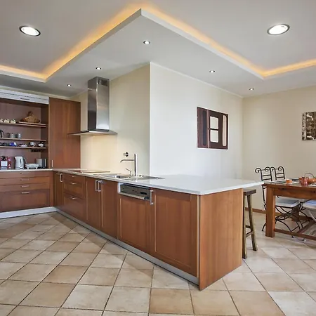 Semesterbostad Casa Neves - By Wehost *