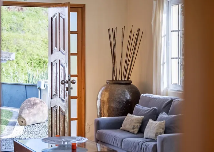 Casa Neves - By Wehost