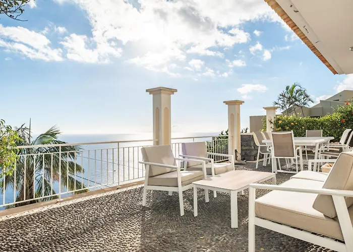 Casa Neves - By Wehost *