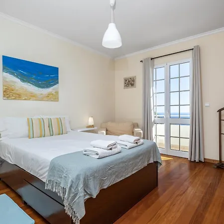 Casa Neves - By Wehost بيت للعطل